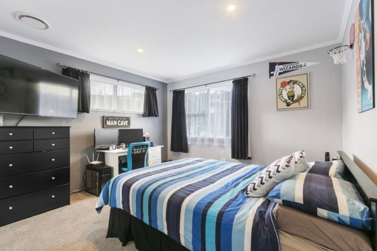 Photo of property in 15 Clematis Grove, Maungaraki, Lower Hutt, 5010