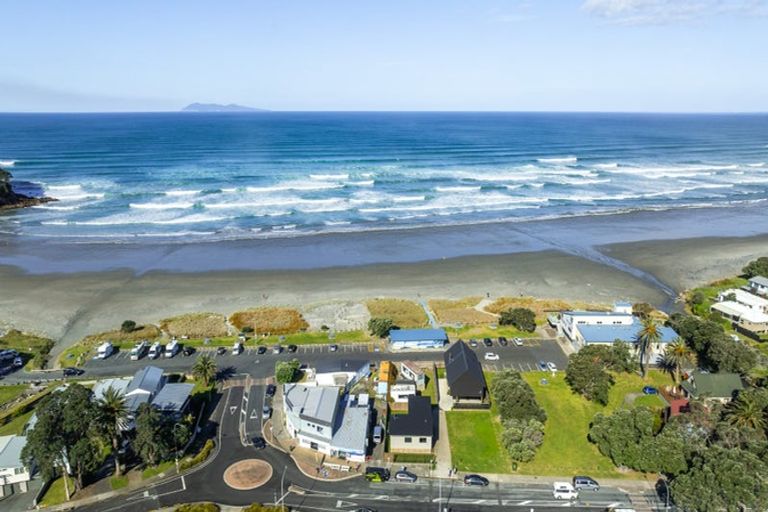 Photo of property in 10b Beach Road, Waihi Beach, 3611