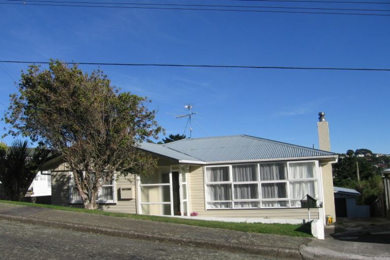 Photo of property in 10 Catherine Crescent, Paparangi, Wellington, 6037