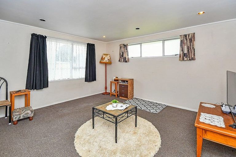 Photo of property in 434 Roscommon Road, Clendon Park, Auckland, 2103