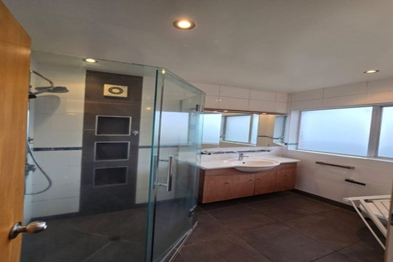 Photo of property in 18 Long Street, Torbay, Auckland, 0630