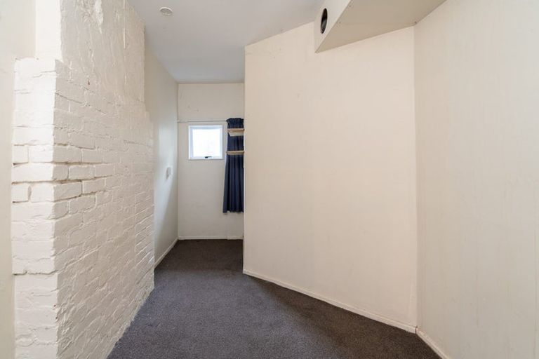 Photo of property in 76a Kelburn Parade, Kelburn, Wellington, 6012