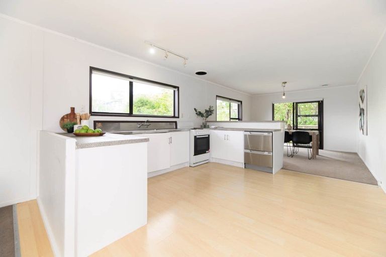 Photo of property in 7 Valdese Rise, Browns Bay, Auckland, 0630