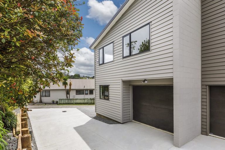 Photo of property in 10a Neilon Place, Northcross, Auckland, 0632