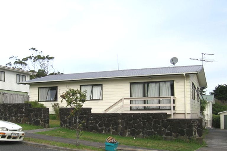 Photo of property in 1/11 Mona Vale, West Harbour, Auckland, 0618