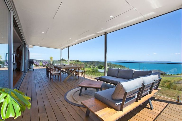 Photo of property in 16 Sunrise Place, Cable Bay, 0420