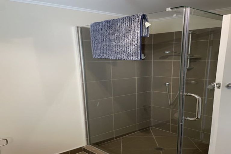 Photo of property in 96 Calliope Road, Stanley Point, Auckland, 0624