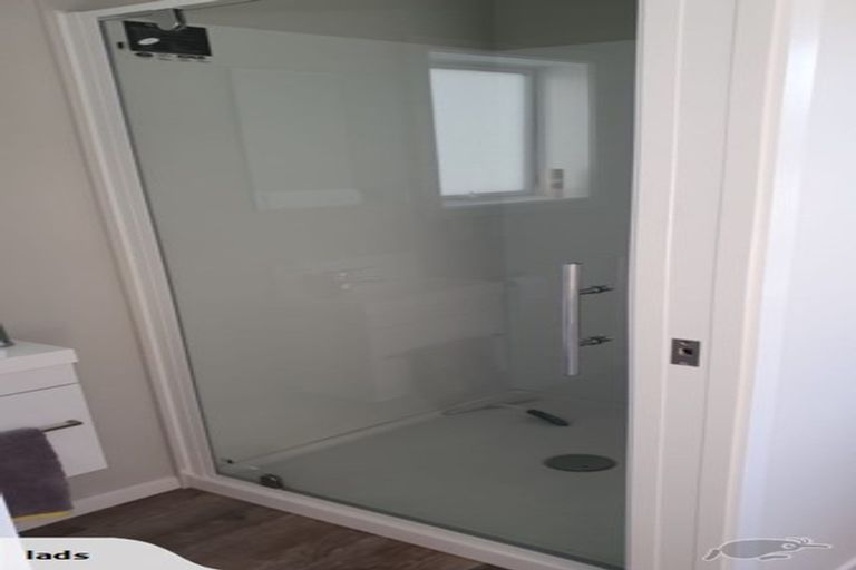 Photo of property in 7/20 Glanmire Road, Newlands, Wellington, 6037