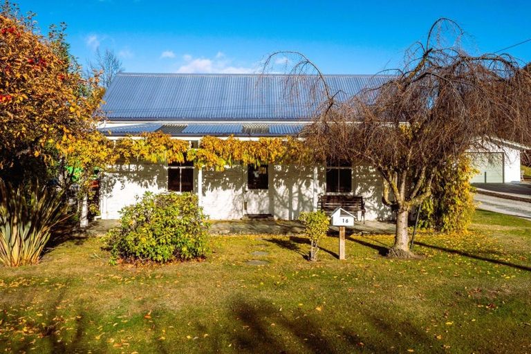 Photo of property in 16 Caernarvon Street, Arrowtown, 9302