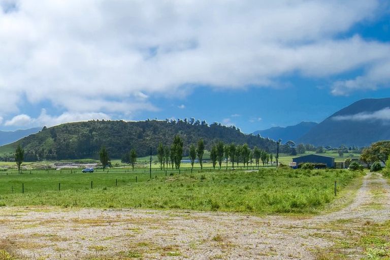 Photo of property in 11 Oparara Road, Karamea, 7893