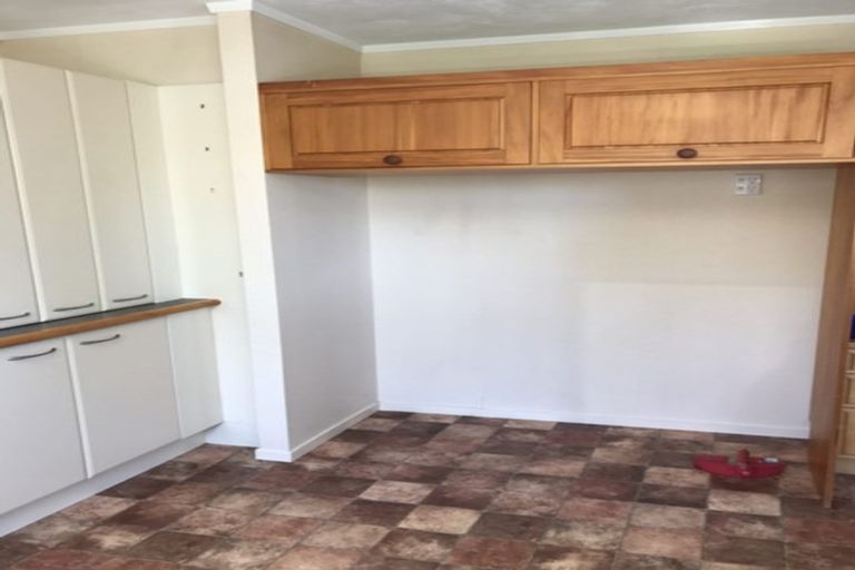 Photo of property in 2/127 Bucklands Beach Road, Bucklands Beach, Auckland, 2012