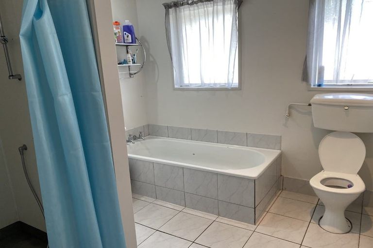 Photo of property in 2/21a Quinns Road, Shirley, Christchurch, 8013