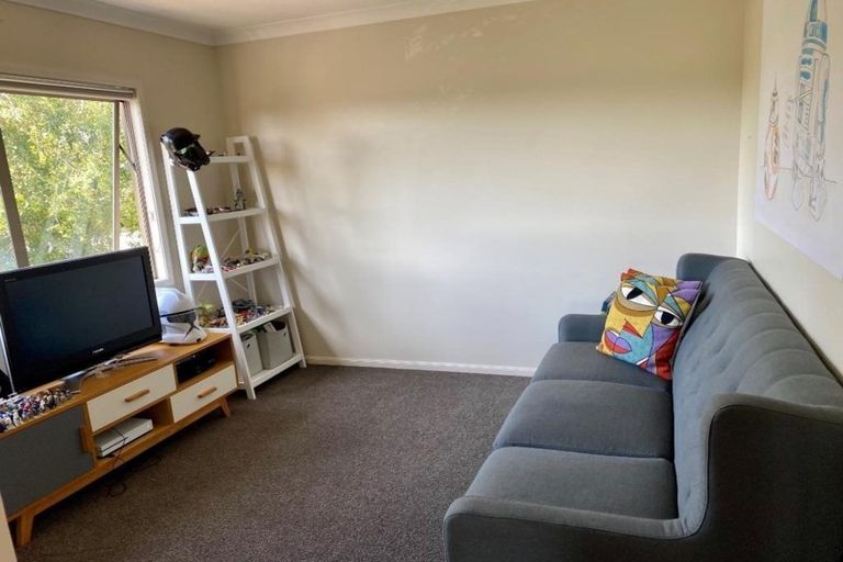 Photo of property in 2 William Souter Street, Forrest Hill, Auckland, 0620