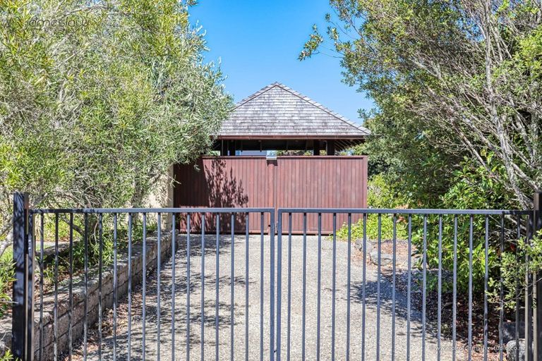 Photo of property in 42 Rame Road, Greenhithe, Auckland, 0632