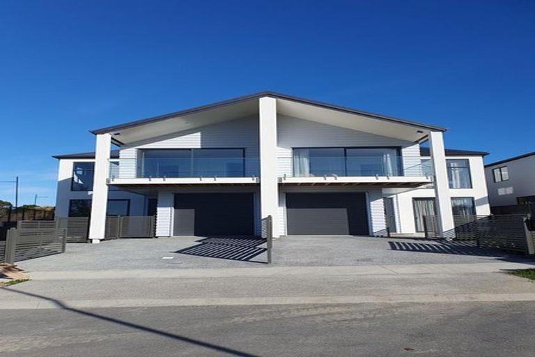 Photo of property in 1 Koreke Close, Kenepuru, Porirua, 5022