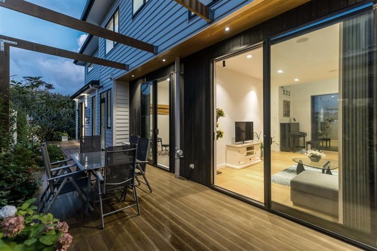 Photo of property in 6 Kina Place, Long Bay, Auckland, 0630