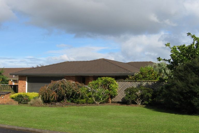 Photo of property in 3 Camira Place, Botany Downs, Auckland, 2010