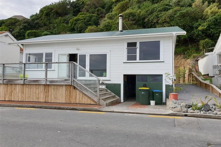 Photo of property in 33 Moana Road, Plimmerton, Porirua, 5026