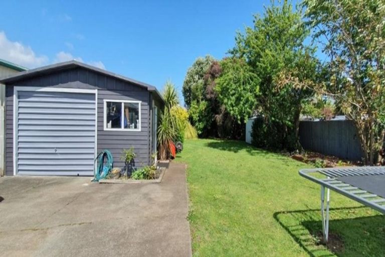 Photo of property in 19 Selwyn Crescent, College Estate, Whanganui, 4500