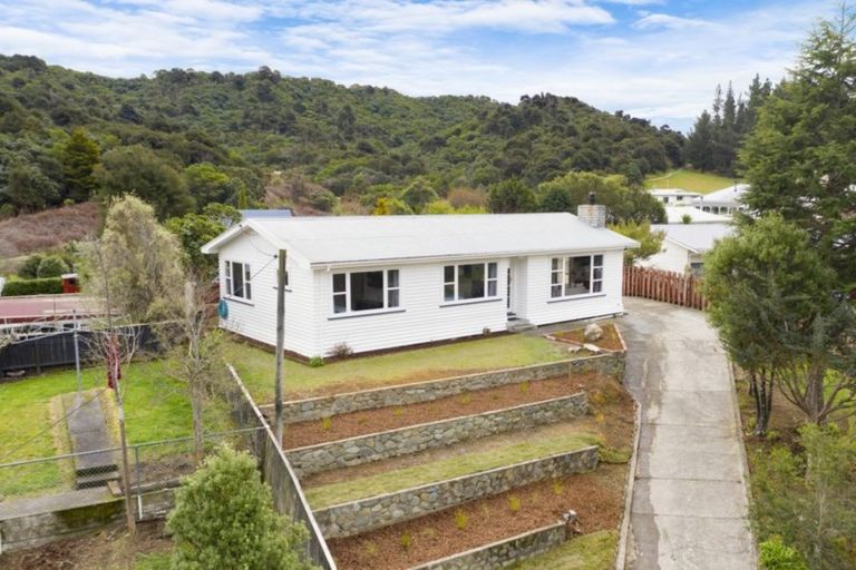 Photo of property in 76 Hampden Street, Picton, 7220