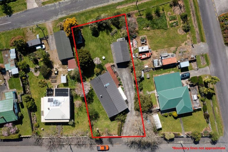 Photo of property in 33 Higginson Street, Otane, 4202