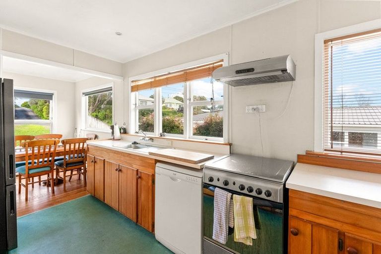Photo of property in 130 Brooklands Road, Brooklands, New Plymouth, 4310
