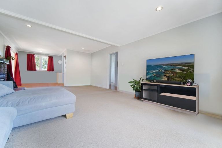 Photo of property in 35 Woodside Road, Massey, Auckland, 0614