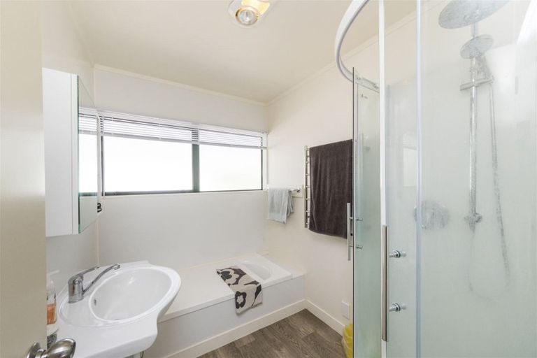 Photo of property in 13 Milne Street, Hunterville, 4730