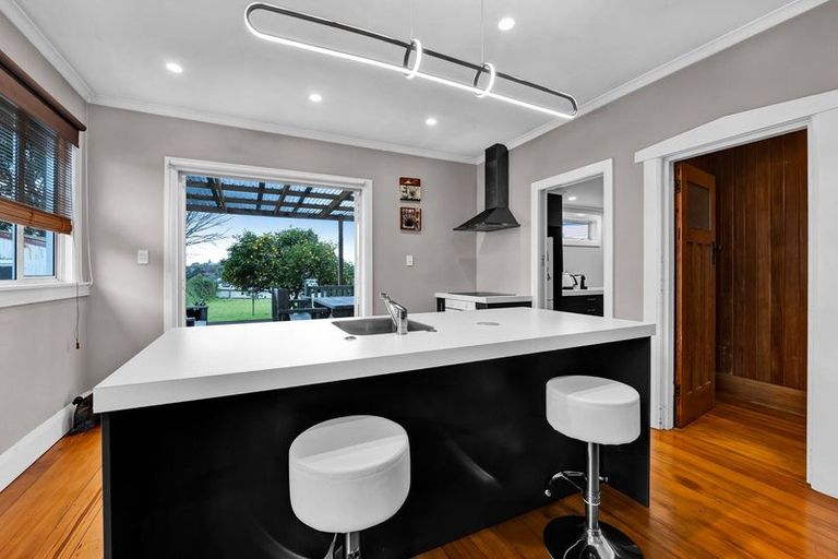 Photo of property in 27 Lyn Street, Lynmouth, New Plymouth, 4310