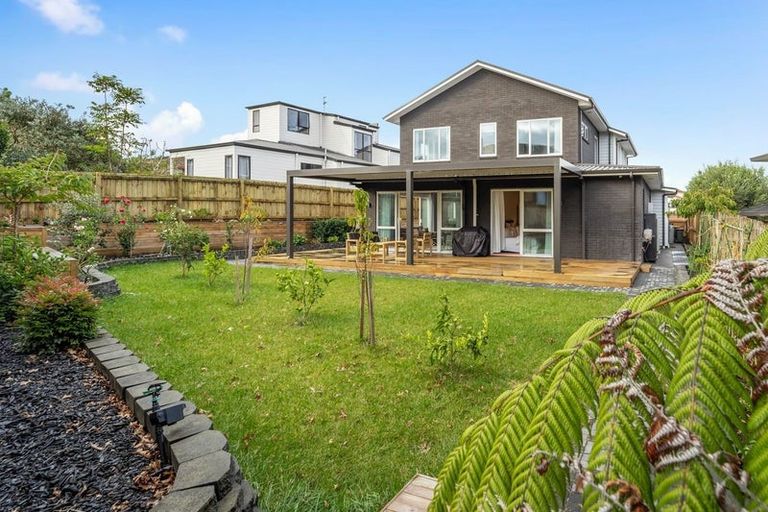 Photo of property in 7 Marlin Street, West Harbour, Auckland, 0618