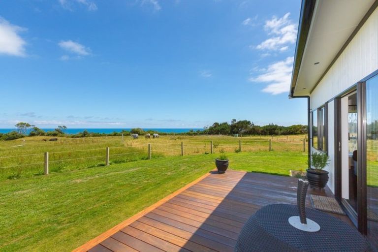 Photo of property in 71 Carrs Road, Urenui, 4377