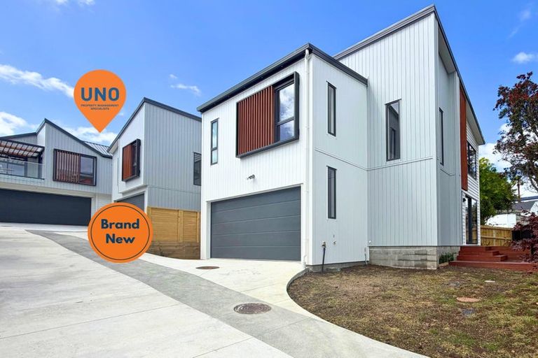 Photo of property in 5 Raphael Place, West Harbour, Auckland, 0618