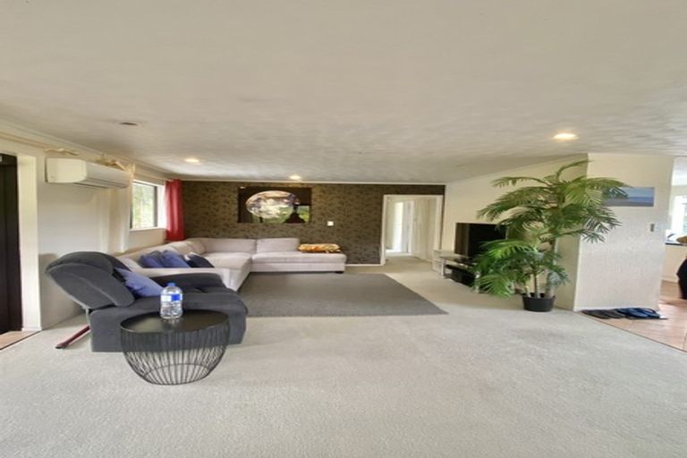 Photo of property in 102 Stapleford Crescent, Browns Bay, Auckland, 0630