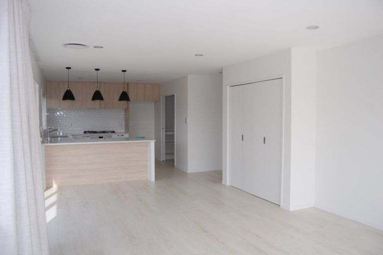 Photo of property in 20 Papa Orchard Drive, Kumeu, 0810