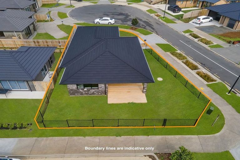 Photo of property in 2 Paapaka Way, Waiuku, 2123