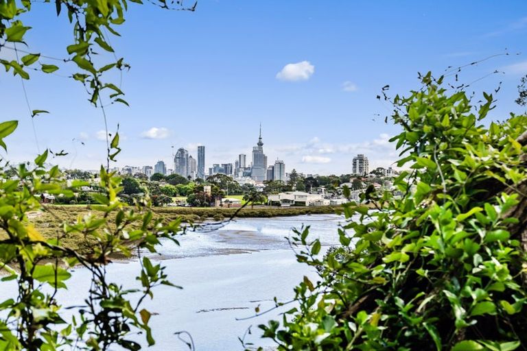 Photo of property in 71a Ngataringa Road, Devonport, Auckland, 0624