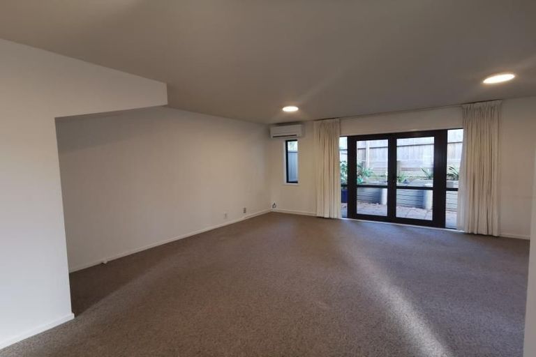 Photo of property in The Grange, 5/92 Bush Road, Albany, Auckland, 0632