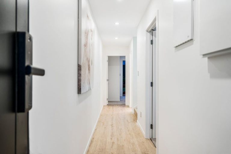 Photo of property in 3/14 Sabot Place, Massey, Auckland, 0614