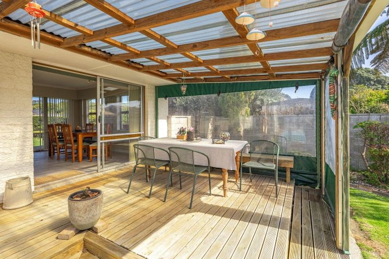 Photo of property in 8 Knights Grove, Otaki, 5512