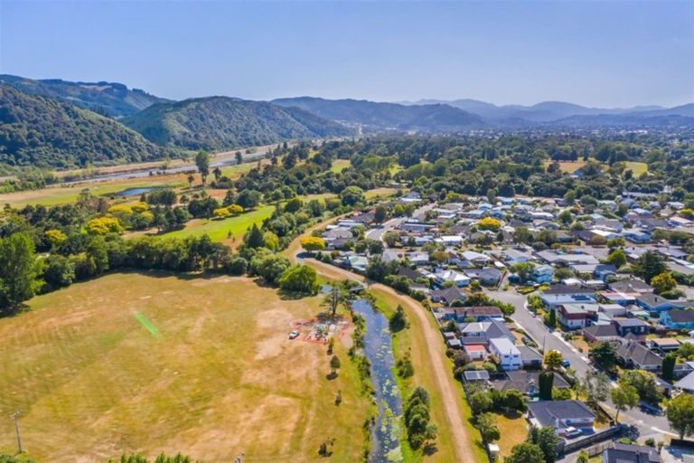 Photo of property in 3 Parera Grove, Heretaunga, Upper Hutt, 5018