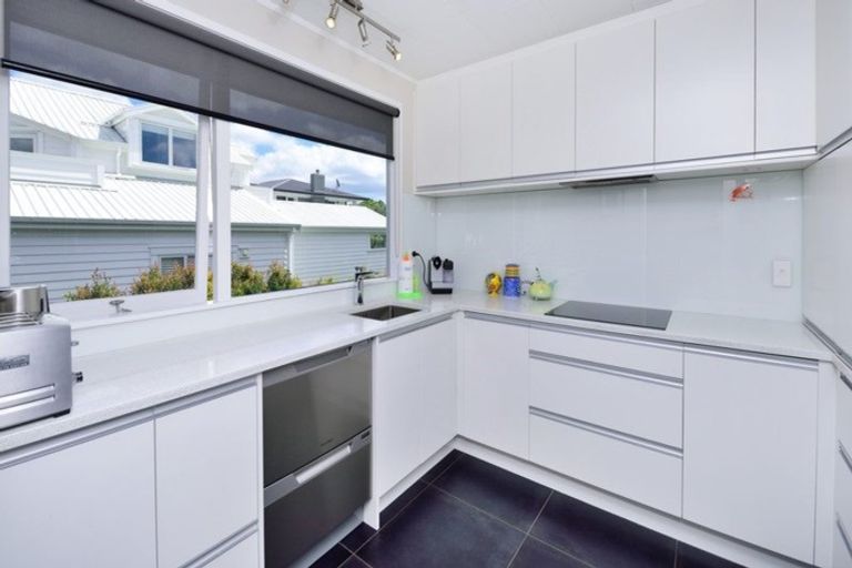 Photo of property in 2/30 Castor Bay Road, Castor Bay, Auckland, 0620
