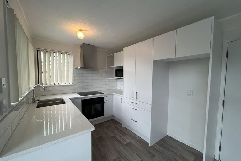 Photo of property in 14 Chablis Place, Henderson, Auckland, 0612
