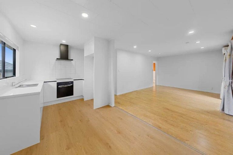 Photo of property in 9 Kopu Place, Clendon Park, Auckland, 2103