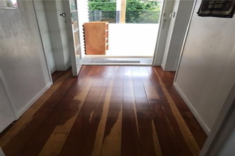 Photo of property in 50 Fruitvale Road, New Lynn, Auckland, 0600