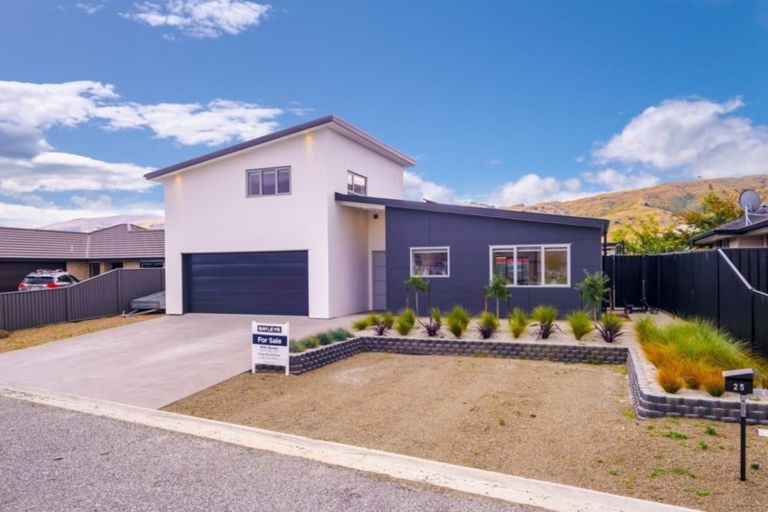 Photo of property in 25 Magnetic Place, Cromwell, 9310