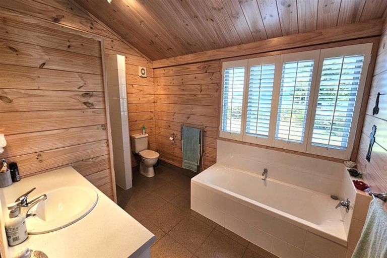 Photo of property in 132 Harbour Drive, Matarangi, Whitianga, 3592