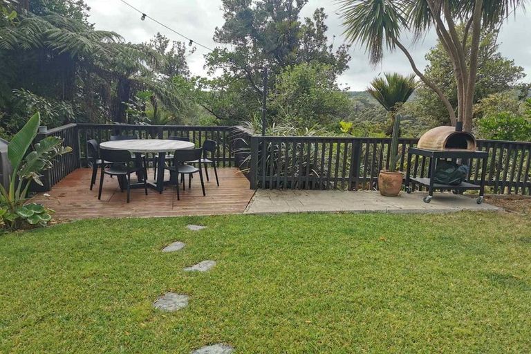 Photo of property in 740a West Coast Road, Oratia, Auckland, 0604