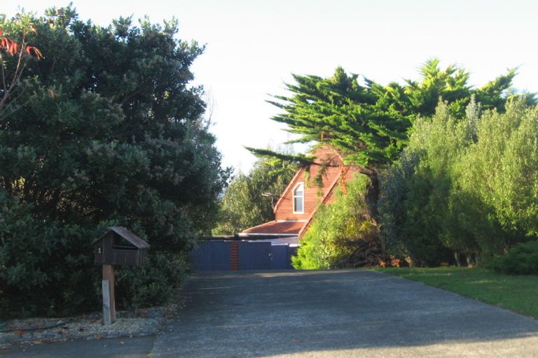 Photo of property in 1 Exploration Way, Whitby, Porirua, 5024