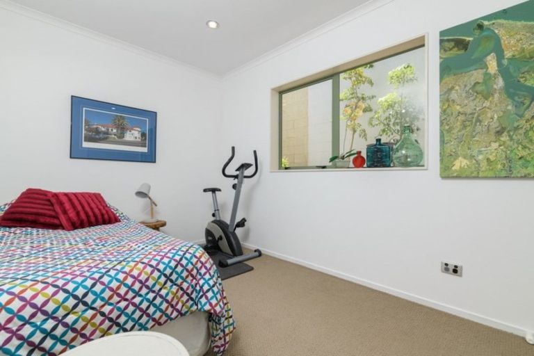 Photo of property in 4b Sunbrae Grove, Mount Maunganui, 3116