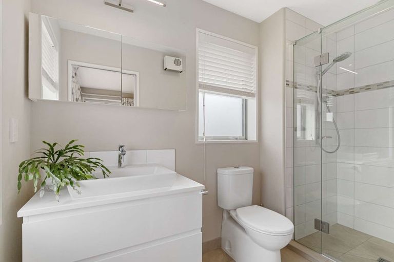 Photo of property in 17 Whincops Road, Halswell, Christchurch, 8025